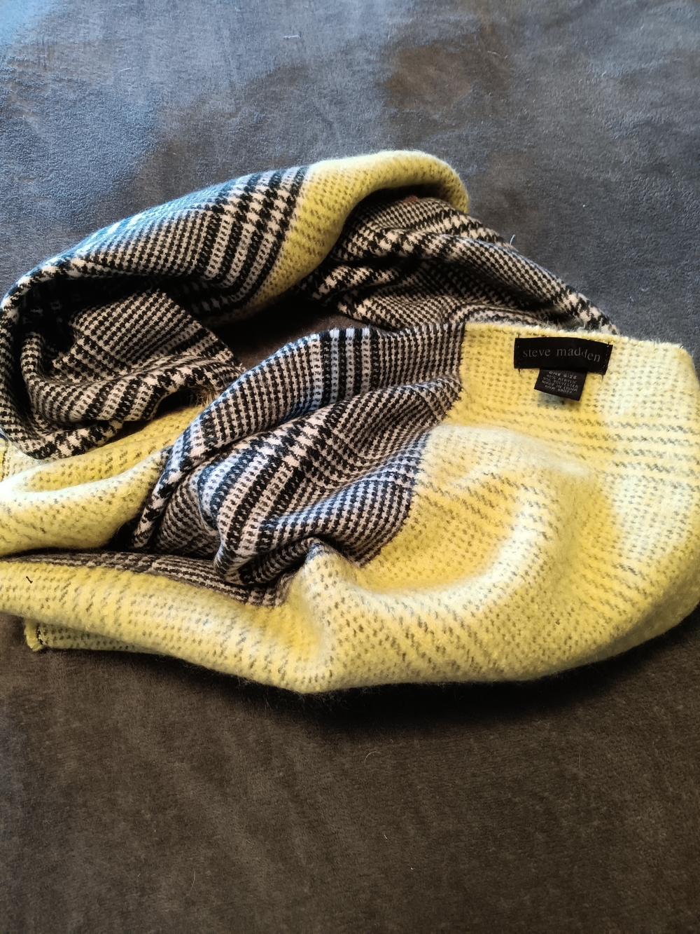 Steve Madden Men’s Yellow and Black Plaid Crewneck Sweater